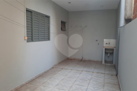 Sobrado à venda com 4 quartos, sendo 1 suíte, em Jardim Hubert, Indaiatuba, SP