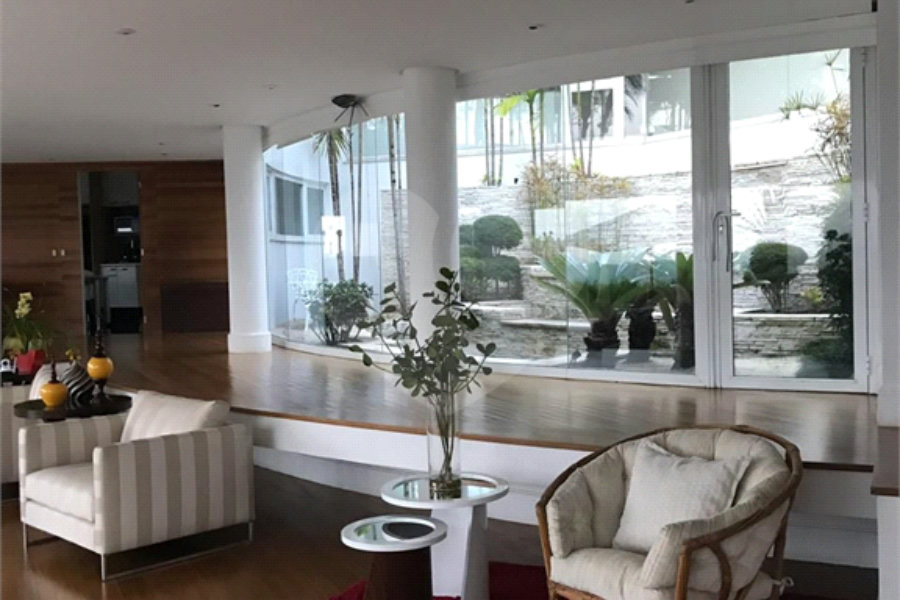 Casa à venda com 4 quartos, sendo 8 suítes, no condomínio Residencial Jd. Ibiratiba, São Paulo - SP