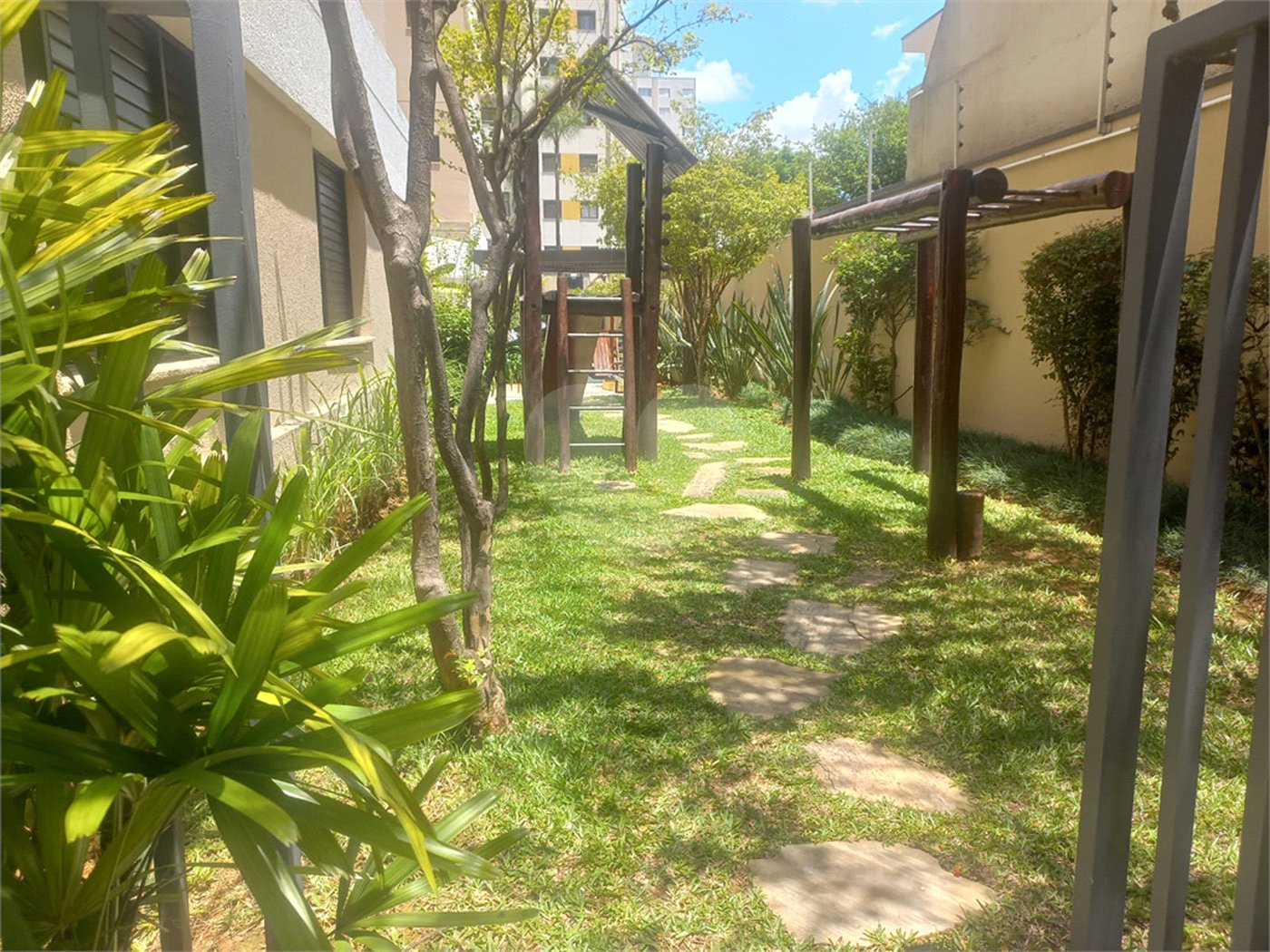 Apartamento à venda com 3 suítes em Vila Pompéia, São Paulo, SP