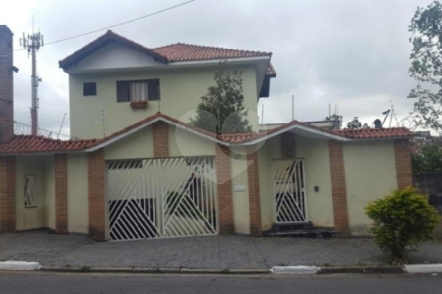 Sobrado à venda com 4 quartos, sendo 1 suíte, em Tremembé, São Paulo, SP