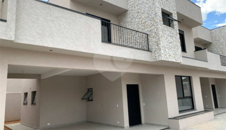 Casa à venda com 3 suítes no condomínio Residencial Celina, Atibaia - SP