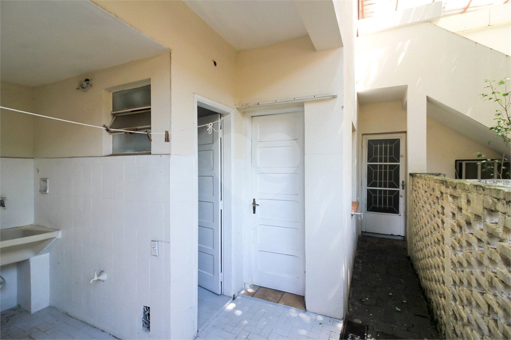 Casa à venda com 3 quartos, sendo 1 suíte, em Indianópolis, São Paulo, SP