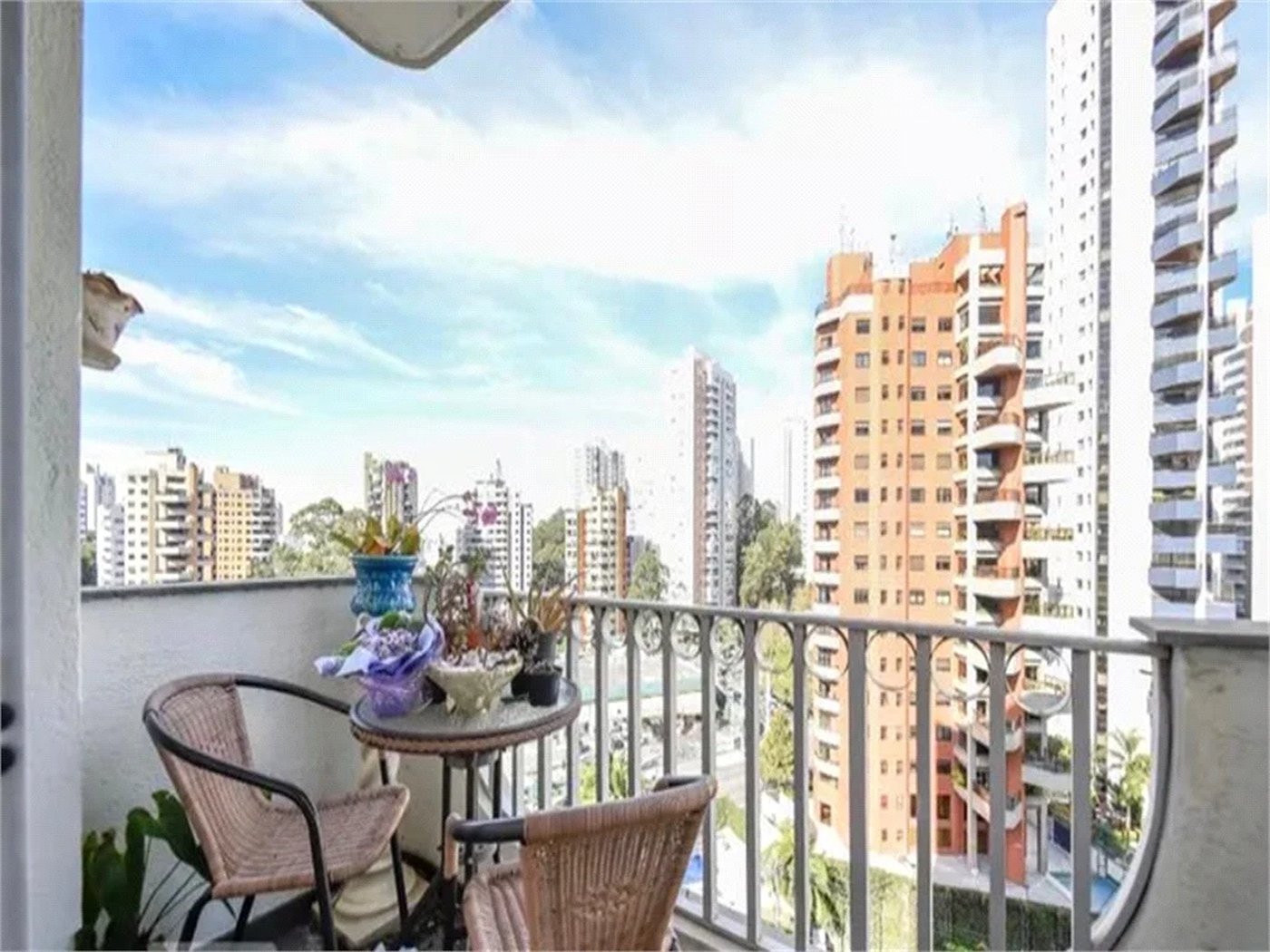 Apartamento à venda com 3 quartos, sendo 1 suíte, em Jardim Londrina, São Paulo, SP
