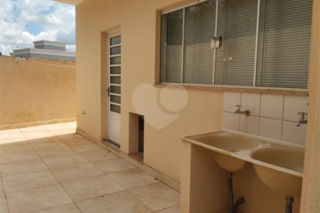 Sobrado à venda com 4 quartos, sendo 3 suítes, em Altos do Jaraguá, Araraquara, SP