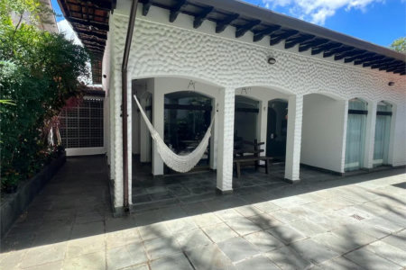 Casa à venda com 5 quartos, sendo 4 suítes, em Parque Maria Helena, São Paulo, SP