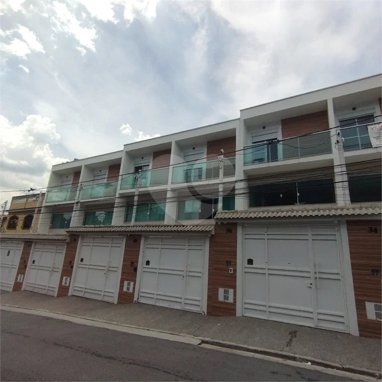 Sobrado à venda, 3 suítes, garagem, a 300 m do metrô Vila Matilde