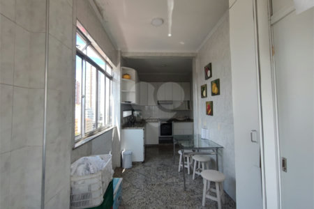 Apartamento para venda e locação na Aclimação de 108m² com 2 dormitórios e 2 banheiros, varanda