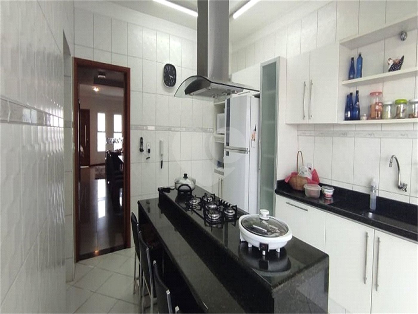 Casa à venda com 4 quartos, sendo 2 suítes, no condomínio Residencial Villa dos Inglezes, Sorocaba - SP