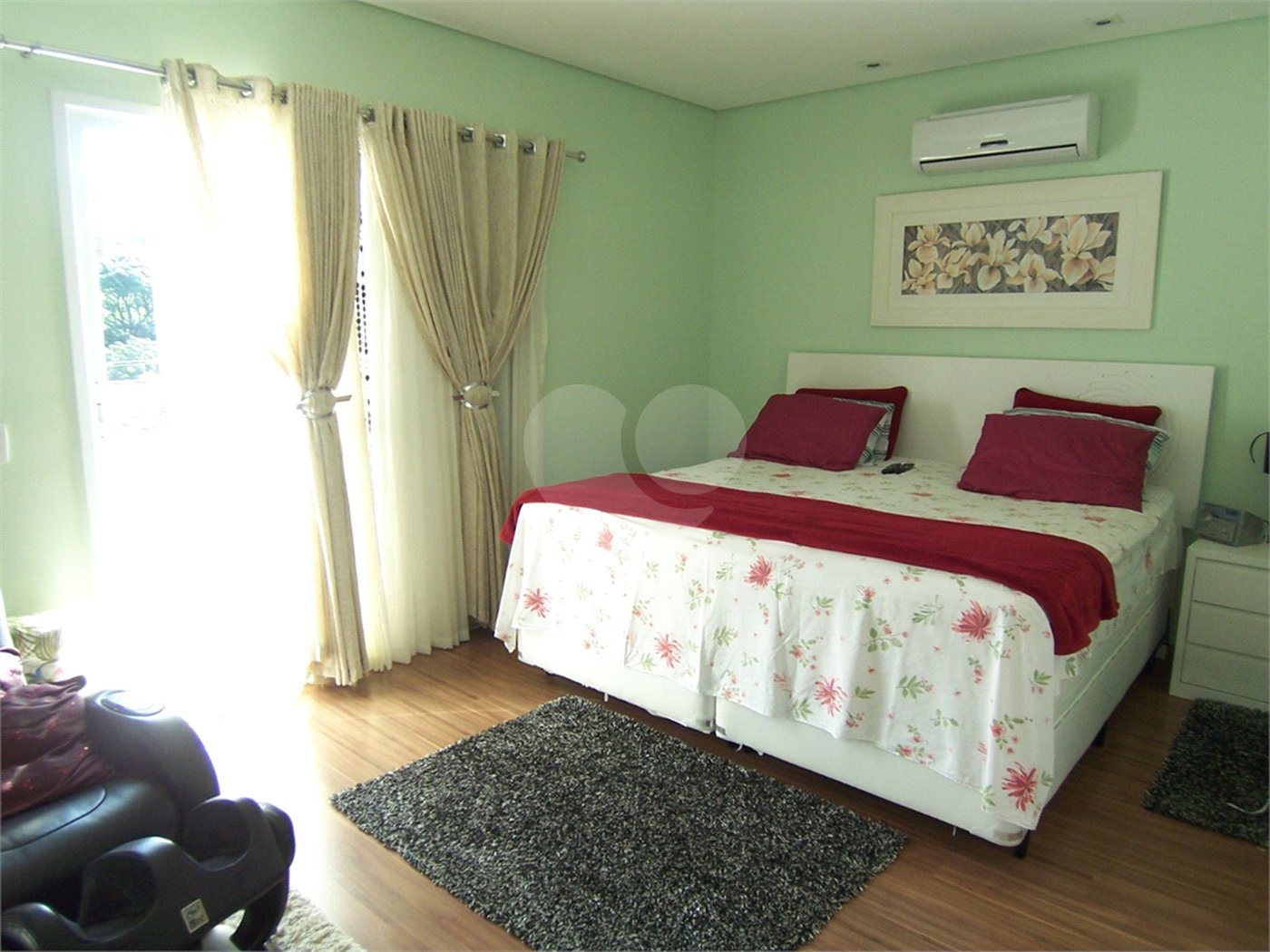 Casa à venda com 3 suítes no condomínio Residencial Recanto dos Paturis, Vinhedo - SP