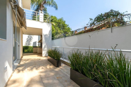 Casa à venda com 4 suítes no condomínio Vila Alba, São Paulo - SP