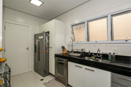 Casa à venda com 5 quartos, sendo 4 suítes, no condomínio Villa de Monterey, São Paulo - SP