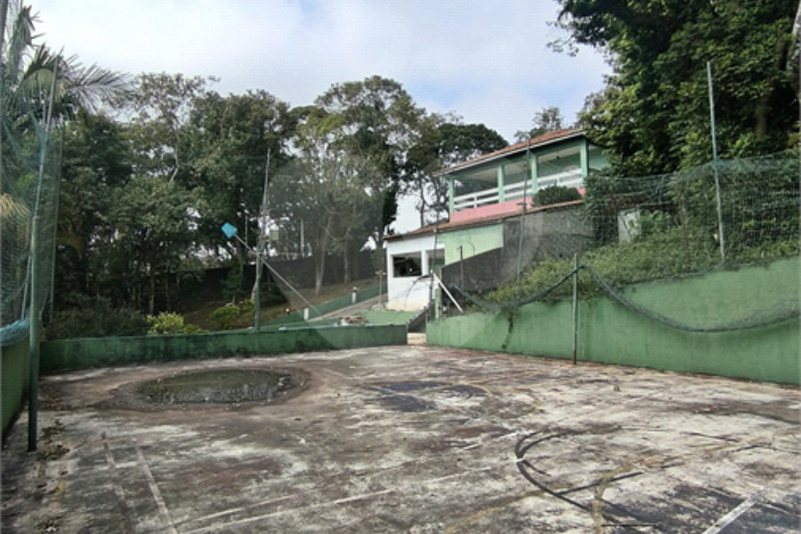 Sobrado à venda ou para alugar com 4 suítes em Serra da Cantareira, Mairiporã, SP