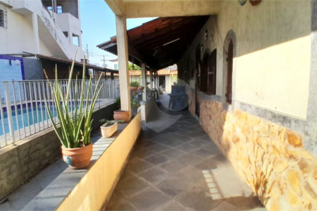 Casa à venda com 4 quartos, sendo 1 suíte, em Bangu, Rio de Janeiro, RJ