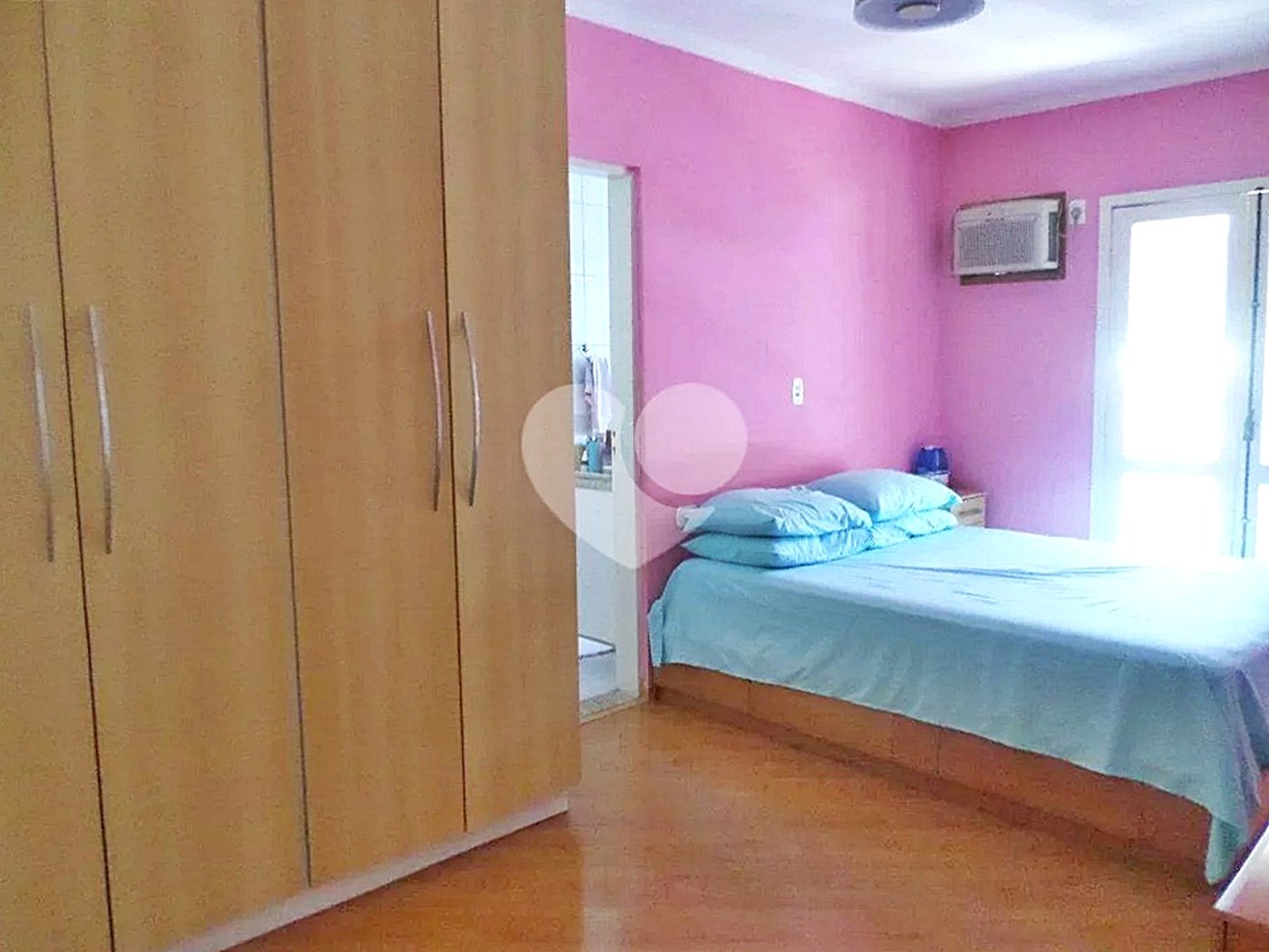 Casa à venda com 6 quartos, sendo 5 suítes,  no condomínio Conjunto Residencial Itaguaçu, São Paulo - SP