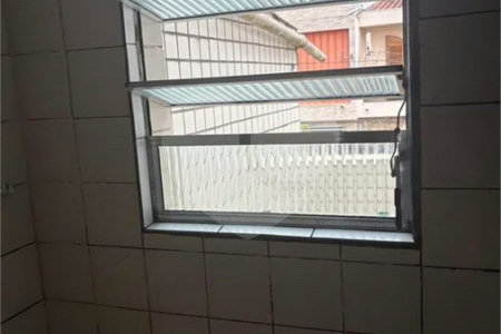São Paulo - Capital - Bairro Santa Cruz - R4 495.000,00 - Aceita permuta por imóvel na cidade de Indaiatuba- Sp - Sobrado em rua residencial sem saída e com praça particular. O imóvel possui 2 quartos — 1 suíte com dois ambientes e acesso a hall externo. Sala ampla, cozinha com dois ambientes