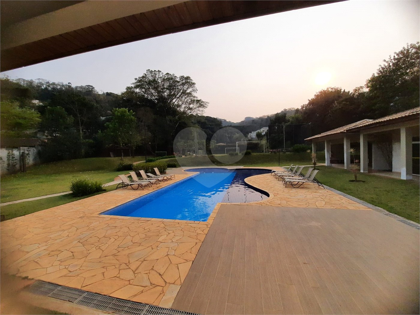 Casa à venda com 3 suítes no condomínio Ecovillagio, São Roque - SP