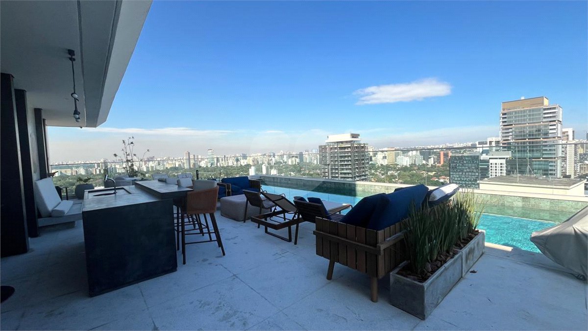 Apartamento à venda com 4 quartos, sendo 2 suítes,  em Pinheiros, São Paulo, SP