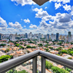Apartamento à venda com 4 quartos, sendo 2 suítes,  em Jardim das Acácias, São Paulo, SP