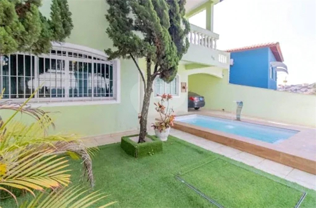 Sobrado à venda no Jardim Bom Clima, com 300 m² com 3 dormitórios piscina e churrasqueira