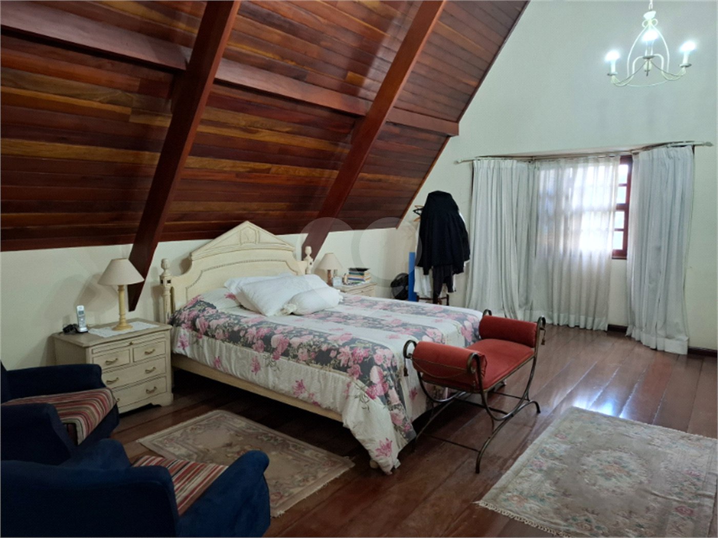 Sobrado à venda com 4 quartos, sendo 2 suítes,  em Jardim Leonor, São Paulo, SP