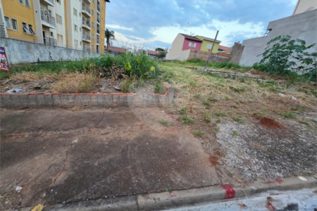 Terreno no Jd. Gibertoni, próximo ao SESC e ao Shopping