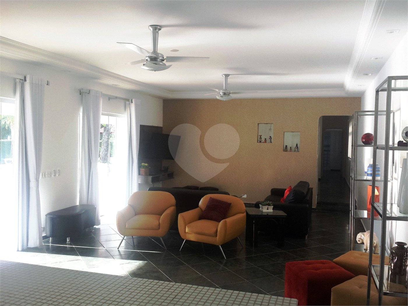 Casa à venda com 8 quartos, sendo 6 suítes,  no condomínio Acapulco, Guarujá - SP