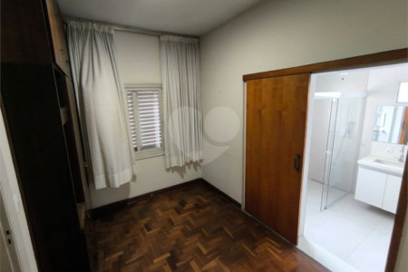 Sobrado à venda com 5 quartos, sendo 1 suíte, em Jardim Trussardi, São Paulo, SP