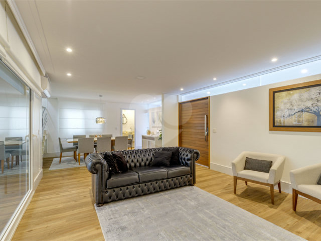 Casa à venda com 4 quartos, sendo 2 suítes,  no condomínio Residencial Vila Lagos, São Paulo - SP