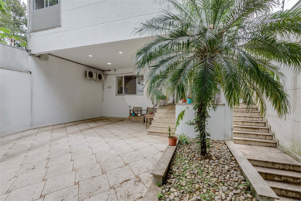 Sobrado à venda com 4 quartos, sendo 3 suítes, em Brooklin, São Paulo, SP