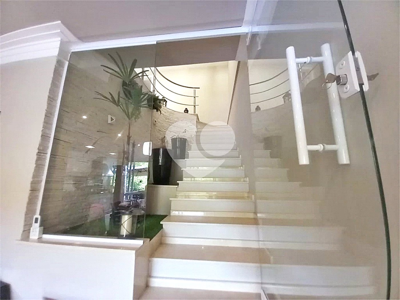 Casa à venda com 4 quartos, sendo 3 suítes,  no condomínio Itatinga 1, São Paulo - SP
