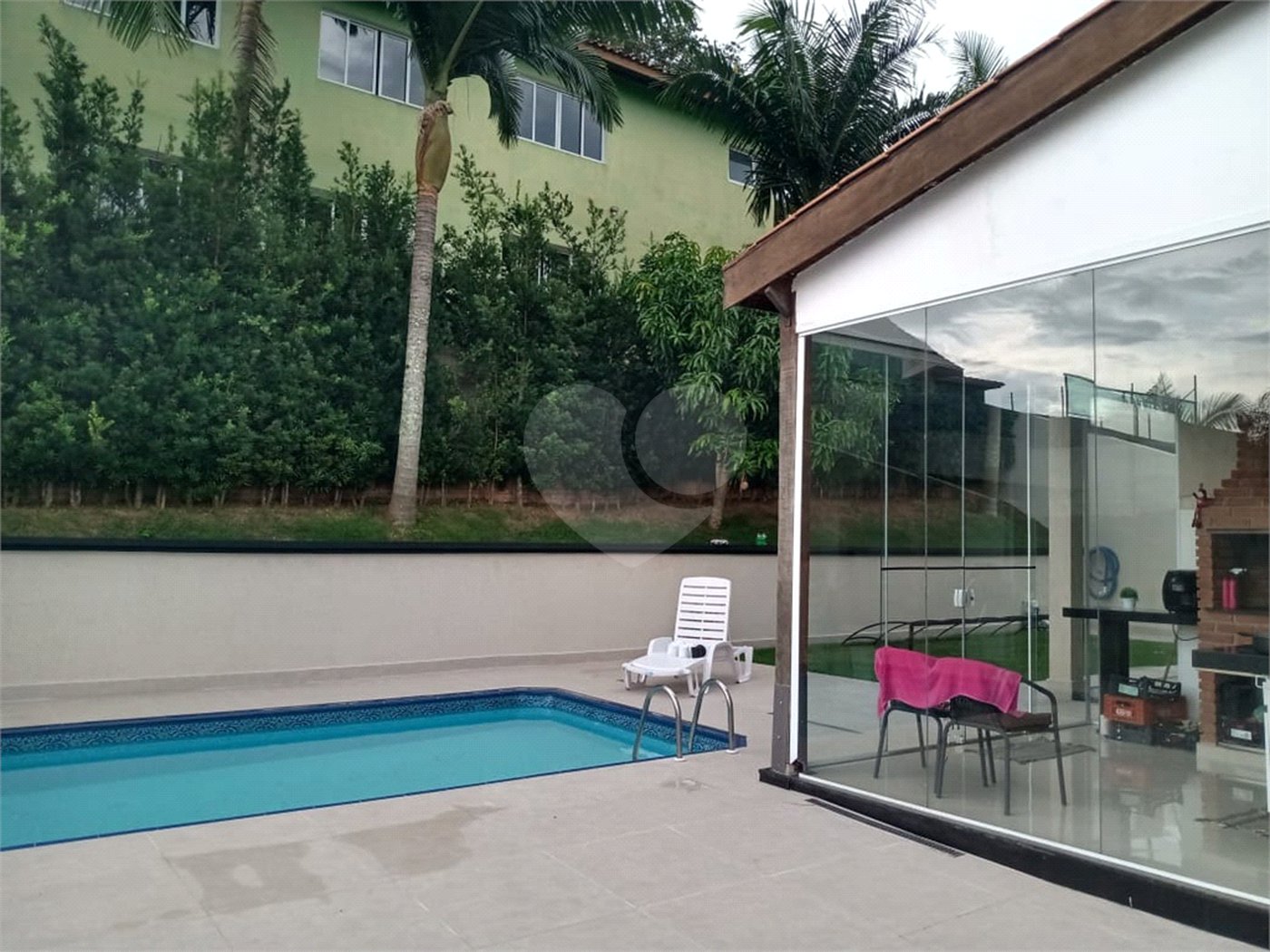 Casa à venda com 3 quartos, sendo 2 suítes,  no condomínio Vale do Sol, Bom Jesus dos Perdões - SP