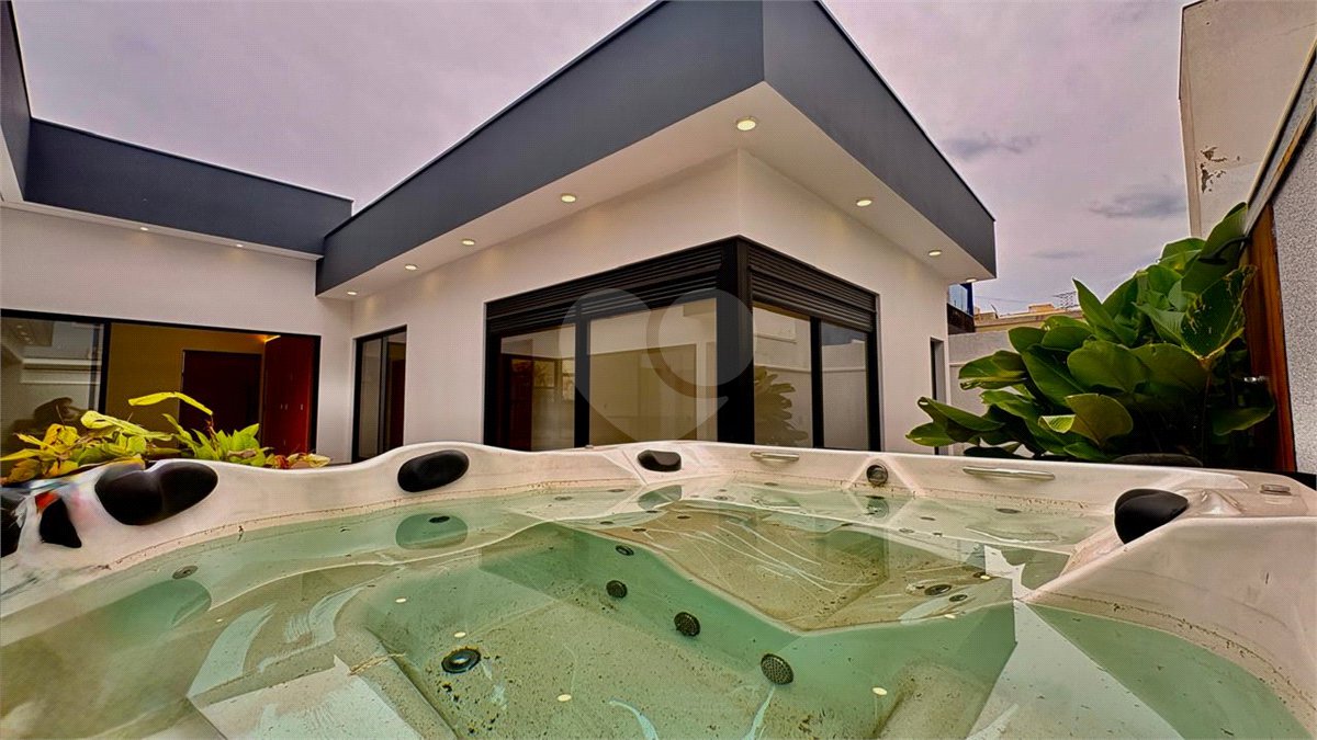 Casa à venda com 3 suítes no condomínio Campos do Conde I e II, Sorocaba - SP