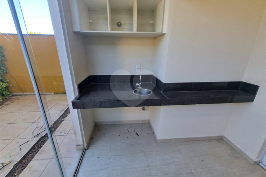 Sobrado à venda com 3 quartos, sendo 1 suíte,  em Jardim Belizário, Cotia, SP
