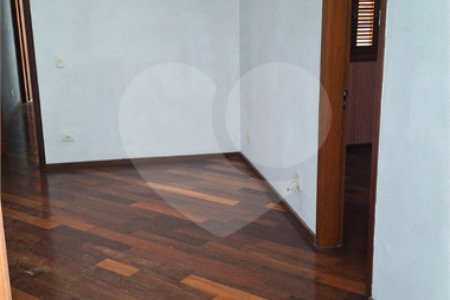 Sobrado para alugar com 4 quartos, sendo 3 suítes, em Vila Nivi, São Paulo, SP
