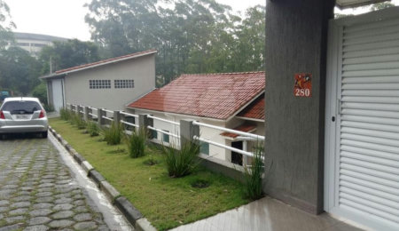 Condomínio à venda ou para alugar com 5 suítes em Parque Imperial, Mairiporã, SP