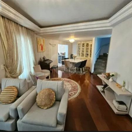 Casa à venda com 3 quartos, sendo 2 suítes, no condomínio Vila Borghese, São Paulo - SP