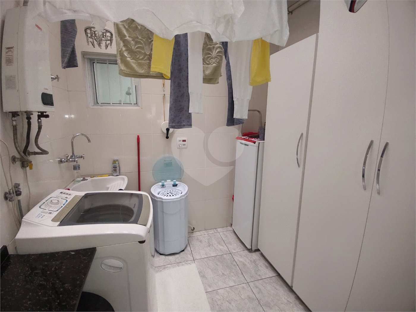 Casa à venda com 2 suítes no condomínio Morada das Hortênsias, São Paulo - SP