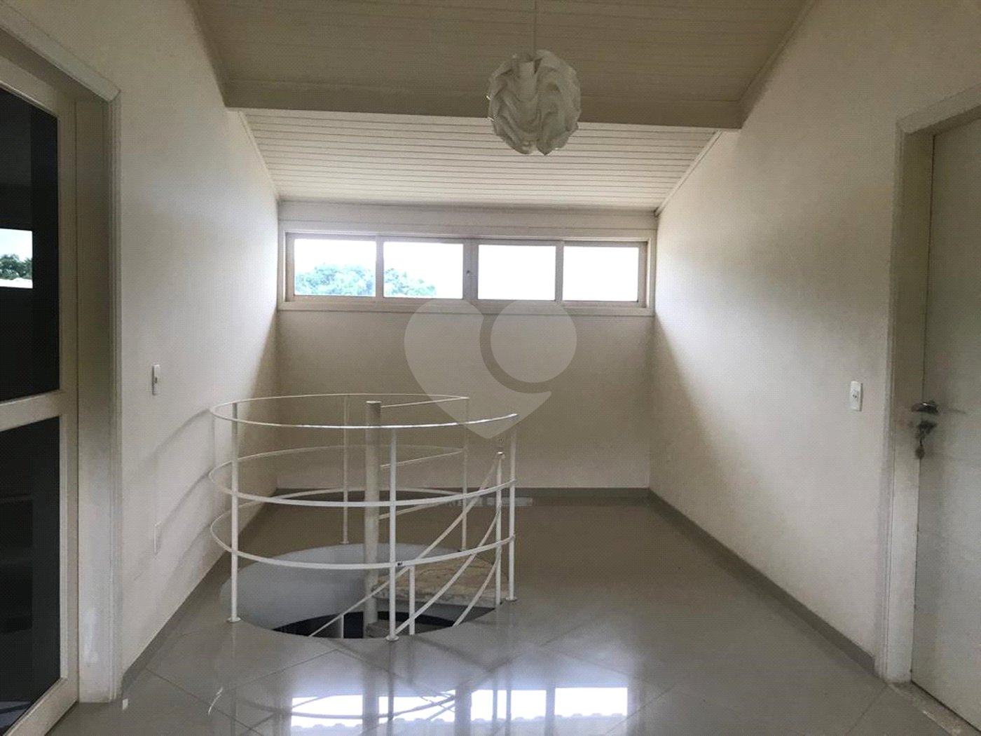 Casa à venda com 5 quartos, sendo 3 suítes, no condomínio Mansões da Prata, Rio de Janeiro - RJ