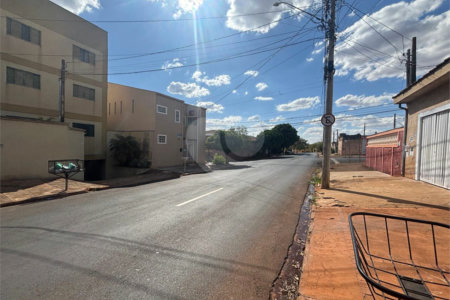 Apartamento à venda com 3 quartos, sendo 1 suíte, em Jardim Anhangüera, Ribeirão Preto, SP
