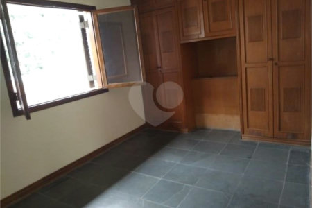 Sobrado à venda com 3 quartos, sendo 1 suíte,  em Jardim Pinheiros, São Paulo, SP