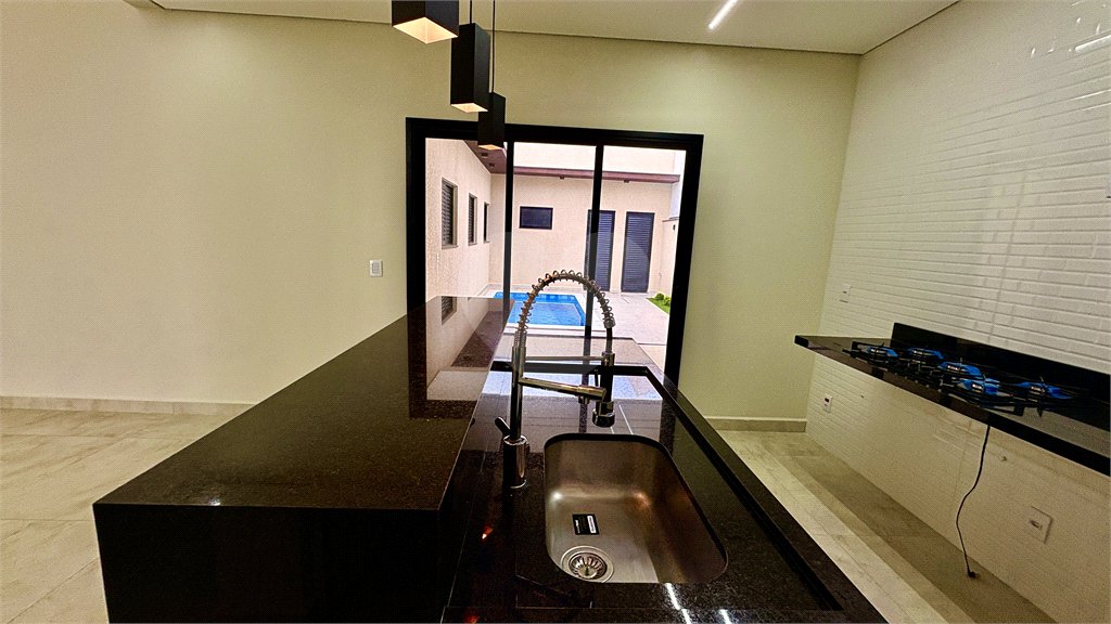Casa à venda com 3 quartos, sendo 1 suíte, no condomínio Residencial Villagio Wanel, Sorocaba - SP