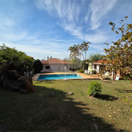 Casa com 3 dormitórios e piscina no Condomínio Cafezal VI em Itupeva SP