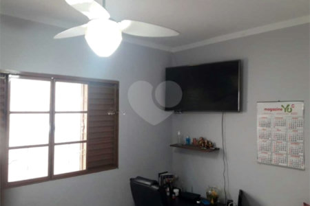 Casa térrea para venda, com 2 dormitórios, sendo 1 suíte.