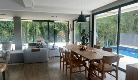 Casa à venda com 2 quartos, sendo 4 suítes,  no condomínio Ponderosa, São Roque - SP