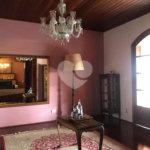 Casa à venda com 5 quartos, sendo 3 suítes, no condomínio Alpes da Cantareira, Mairiporã - SP