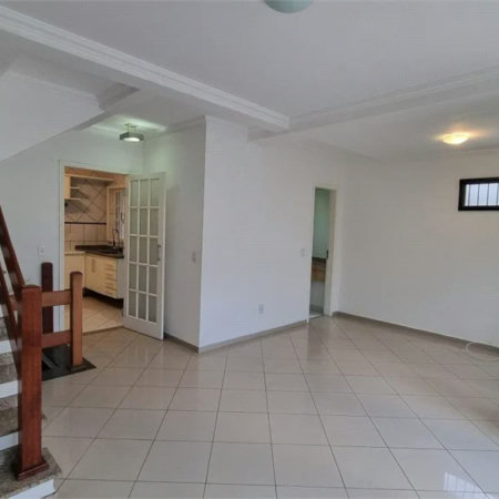 Casa à venda com 3 quartos, sendo 1 suíte, no condomínio Residencial Villagio, São Paulo - SP