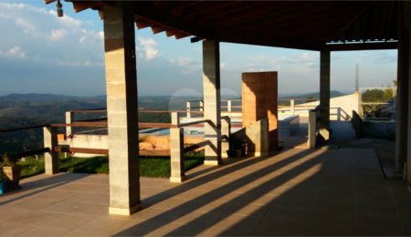 Chácara à venda com 3 quartos, sendo 1 suíte,  em Botujuru, Mogi das Cruzes, SP