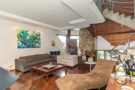 Casa à venda com 4 quartos, sendo 2 suítes, em Jardim Marajoara, São Paulo, SP