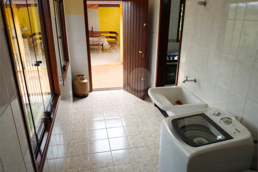 Casa à venda com 4 quartos, sendo 2 suítes,  em Country Residencial Felix, Bom Jesus dos Perdões, SP