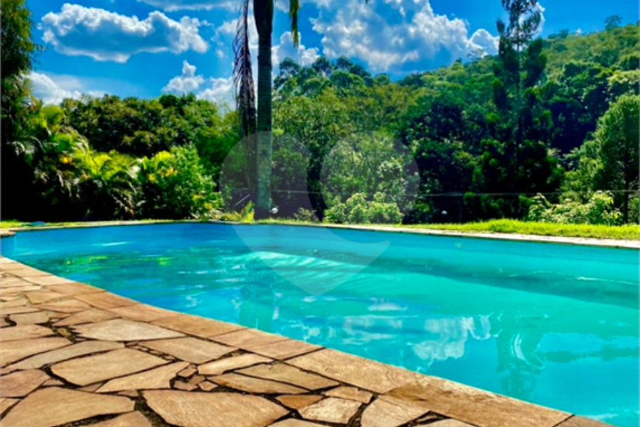 Casa à venda com 4 quartos, sendo 2 suítes, no condomínio Suíça da Cantareira, Mairiporã - SP